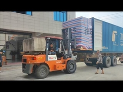 خط توليد پوشک بچه صادر شده تمام کارکنان تا تاريکي کار مي کردند